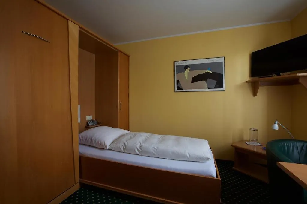 Au P'Tit Max - Studios Hotel Люксембург 0*,